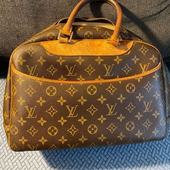 Authentic Louis Vuitton Deauville Monogram Bag - Picture 5 of 8